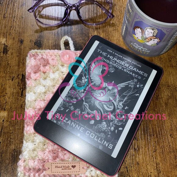 Handmade Crocheted Cover for Kindle Paperwhite E-Reader - Gift for Book Lovers - Picture 4 of 4